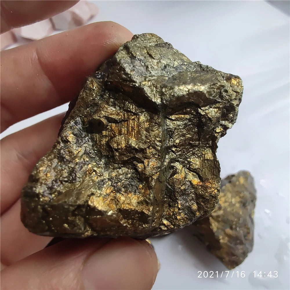 Calcopirite Naturale - Minerale di Rame con Tracce d'Oro e Argento Specimen