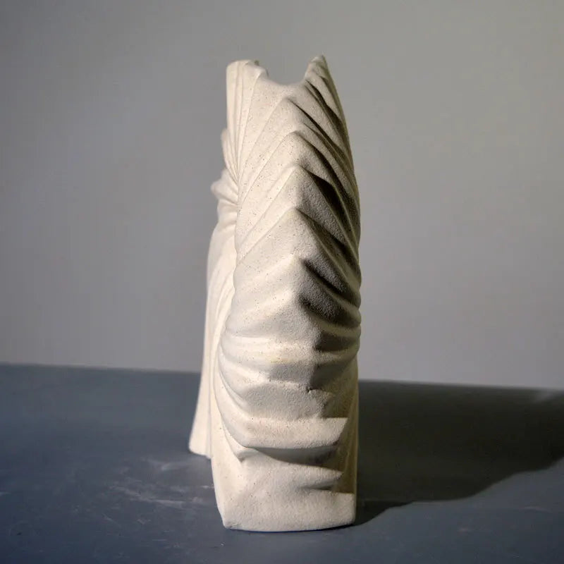 Vaso in Ceramica Opaca a Spirale — Design Scultoreo