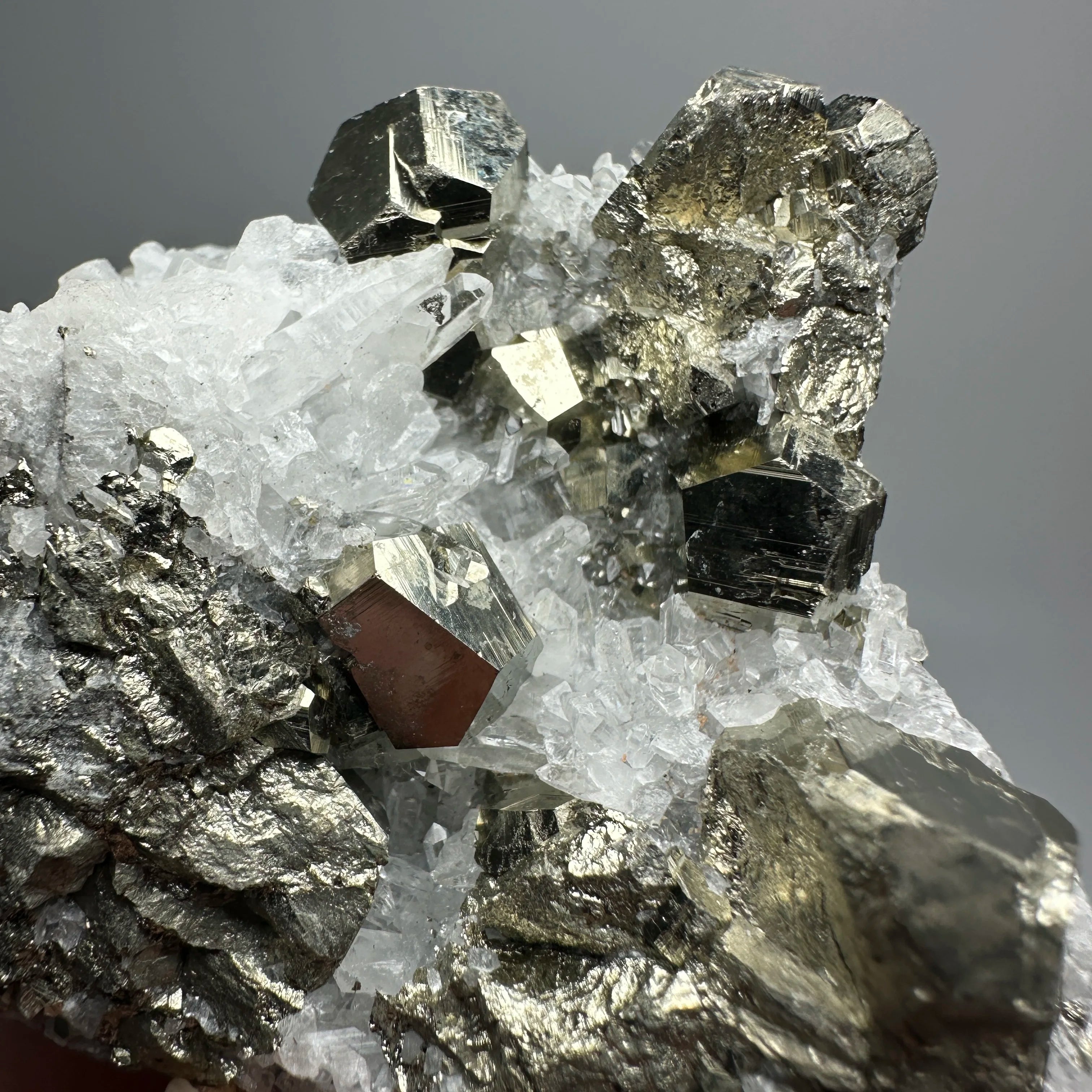 Pirite Dodecaedrica del Myanmar in Simbiosi con Quarzo - Specimen Minerale
