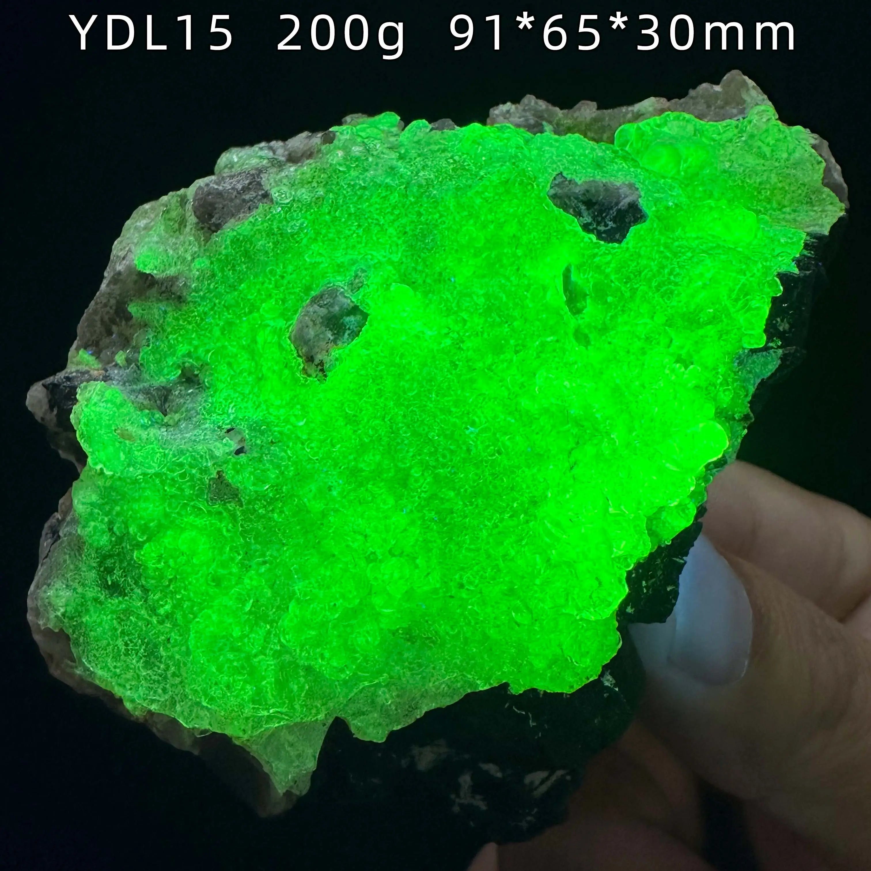 Ialite della Namibia con Tormalina Nera - Effetto Fluorescenza Specimen