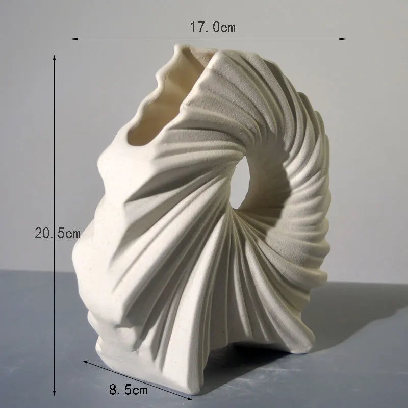 Vaso in Ceramica Opaca a Spirale — Design Scultoreo