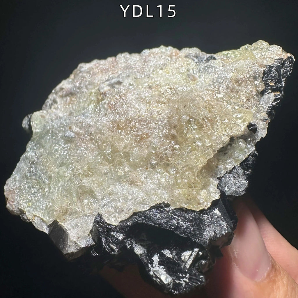 Ialite della Namibia con Tormalina Nera - Effetto Fluorescenza Specimen