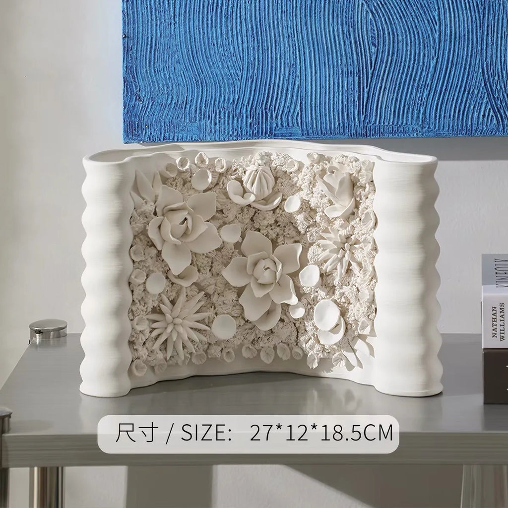 Vaso in Ceramica Opaca a Spirale — Design Scultoreo